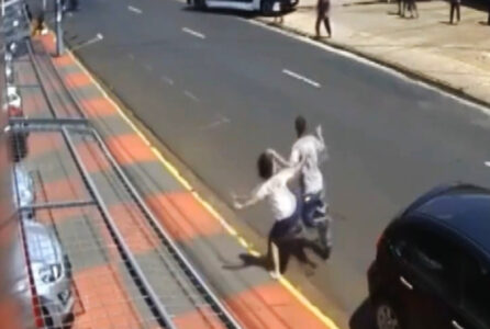 Read more about the article Crook Floored When Woman Pulls Martial Arts Stunt As He Runs Past