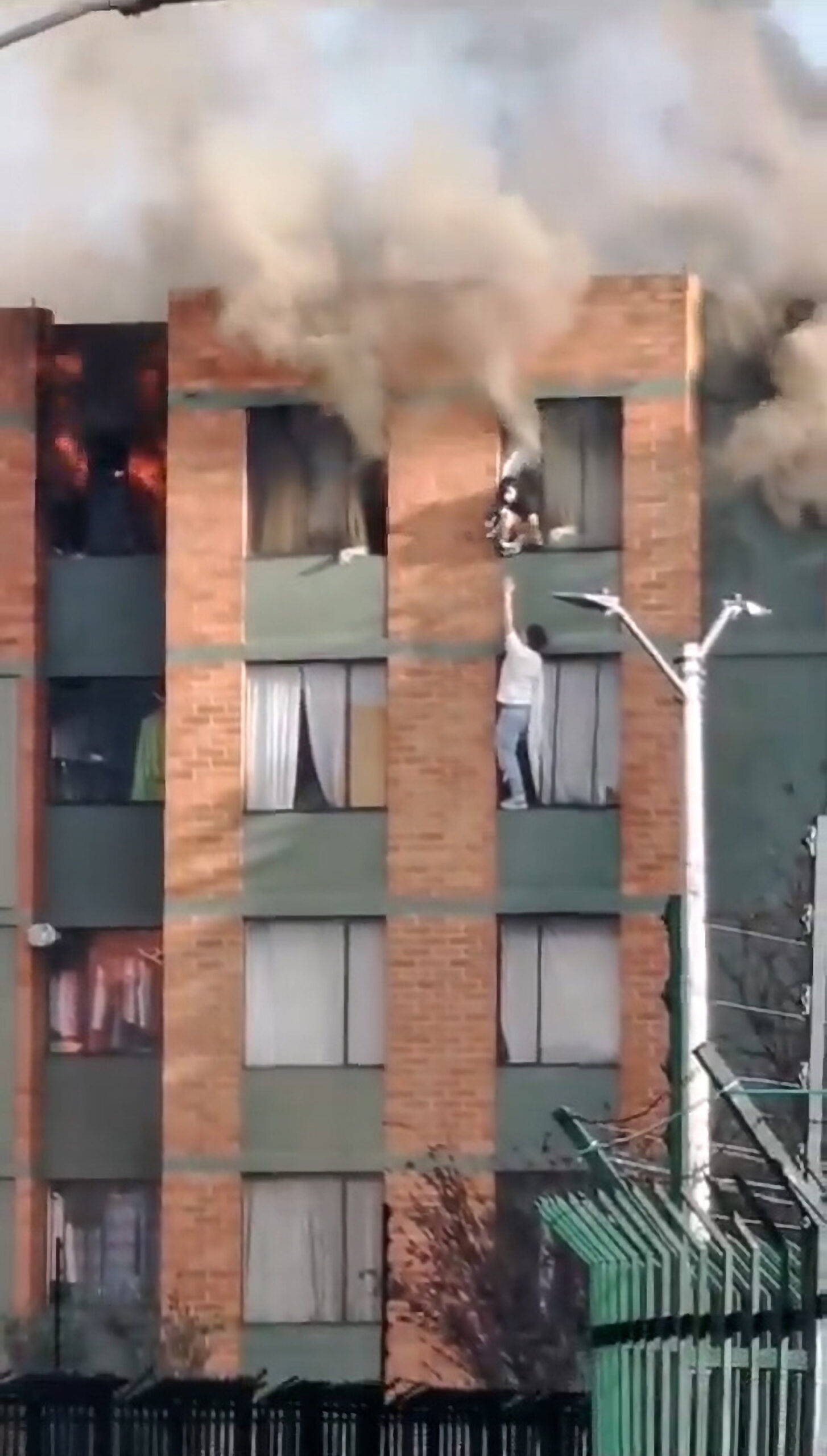 You are currently viewing Astonishing Fingertip Rescue Of Teen Girl From Flat Inferno