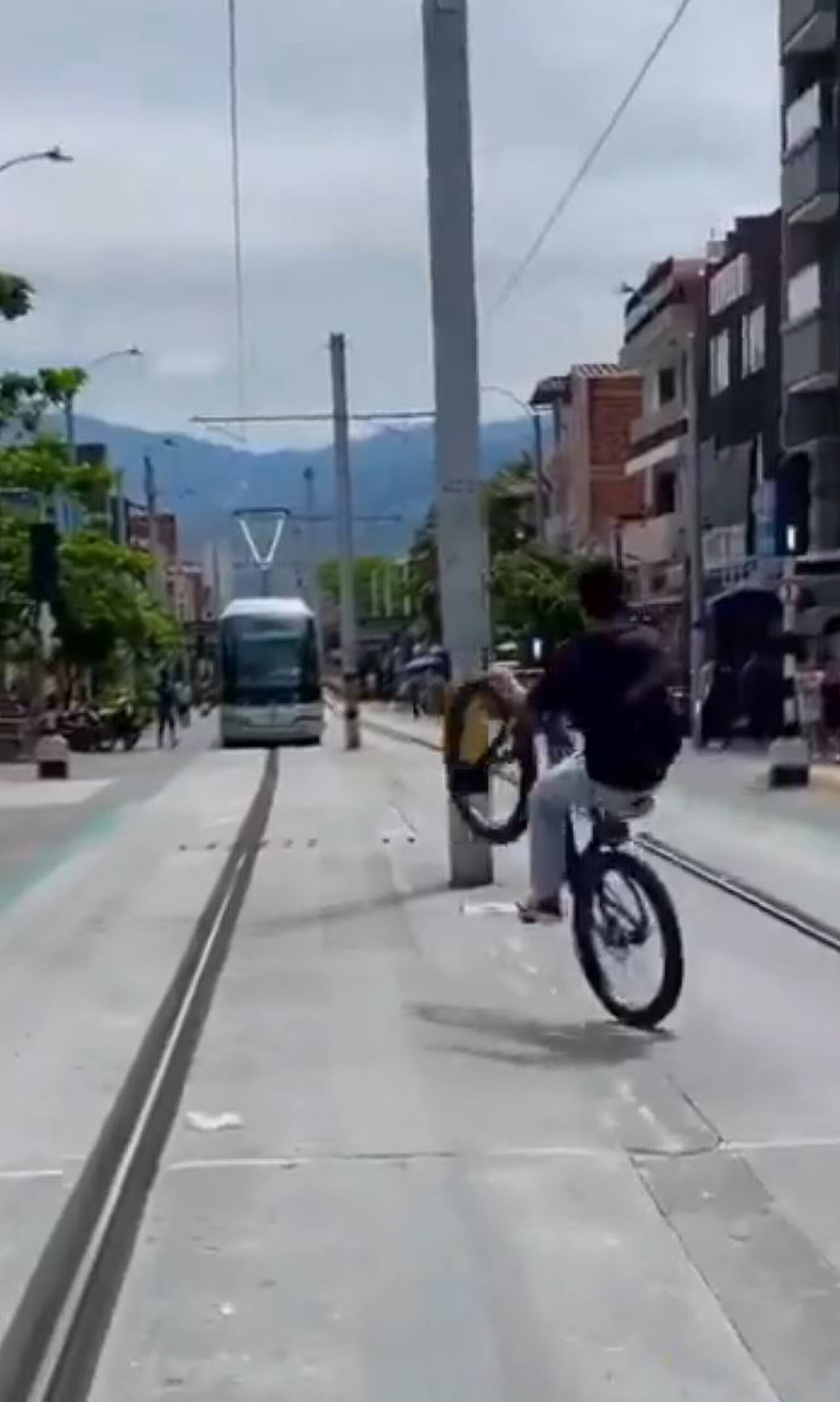 You are currently viewing Wheelie Cyclist Almost Crashes With Tram